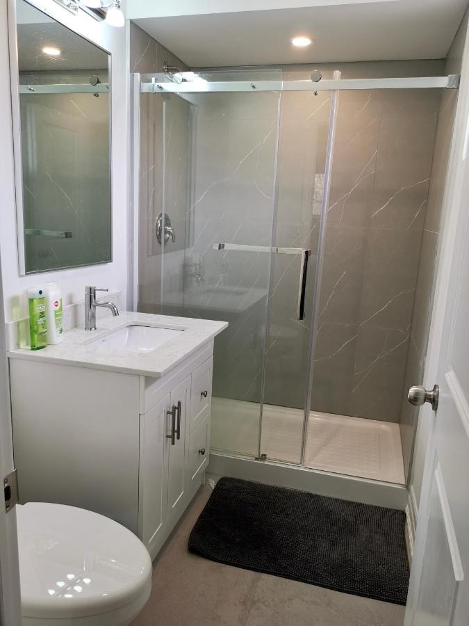 טורונטו Private Rooms In House In North York Shared Kitchen מראה חיצוני תמונה