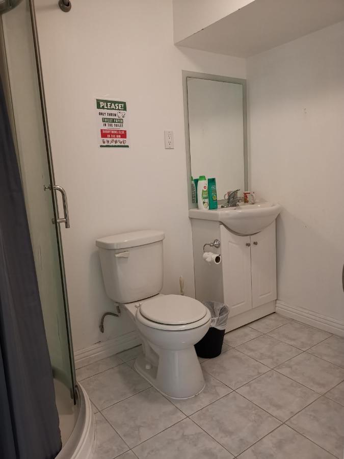 טורונטו Private Rooms In House In North York Shared Kitchen מראה חיצוני תמונה
