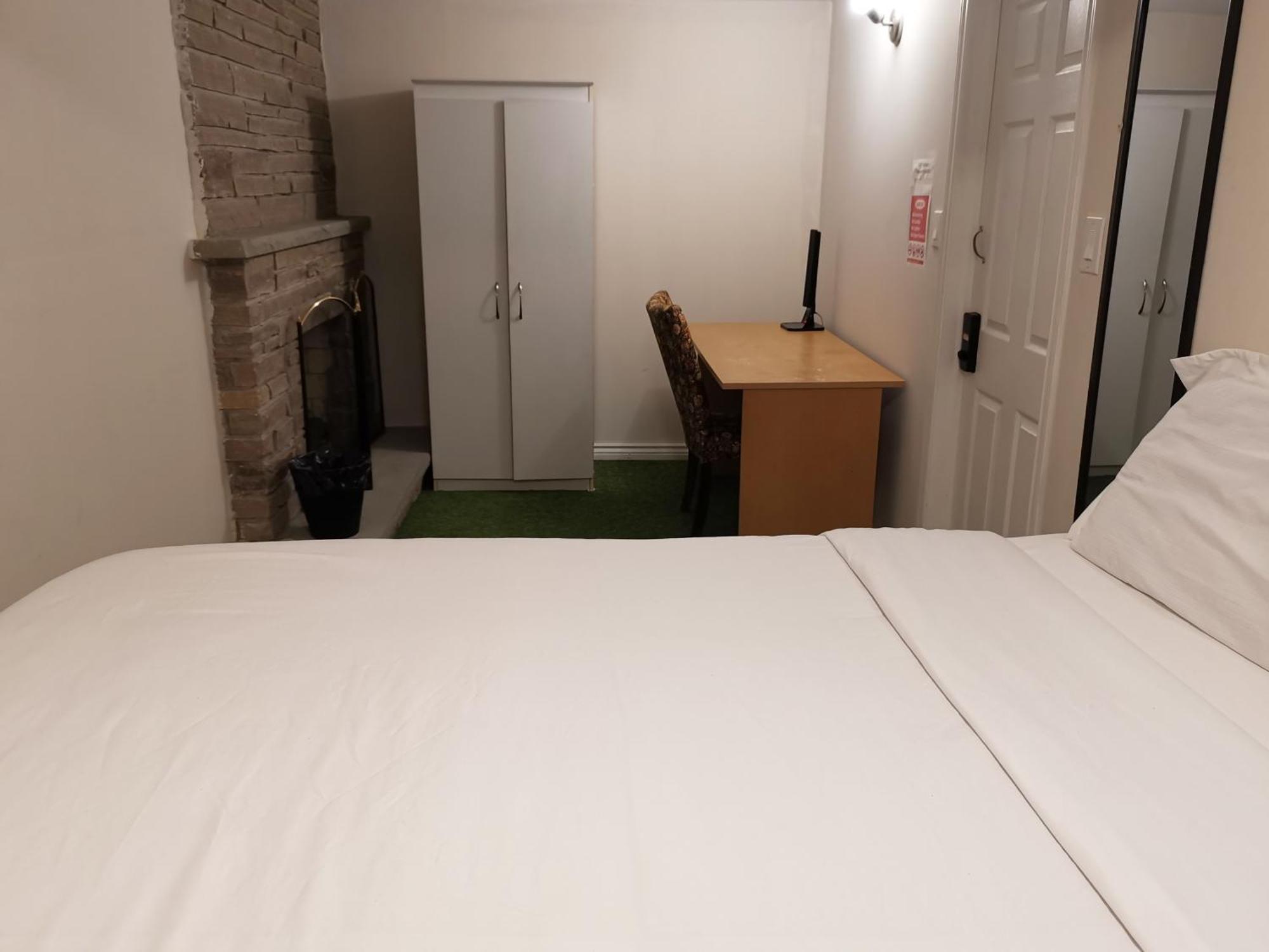 טורונטו Private Rooms In House In North York Shared Kitchen מראה חיצוני תמונה